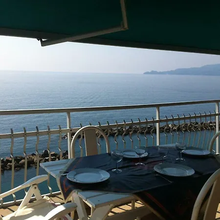 Sea Front Attic Apartamento Chiavari