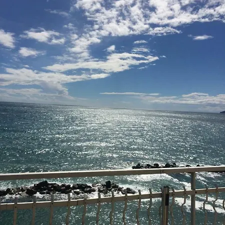 Apartamento Sea Front Attic