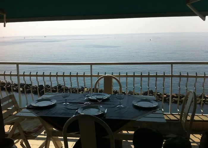 Sea Front Attic Apartmán *