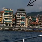 Apartman Sea Front Attic Chiavari