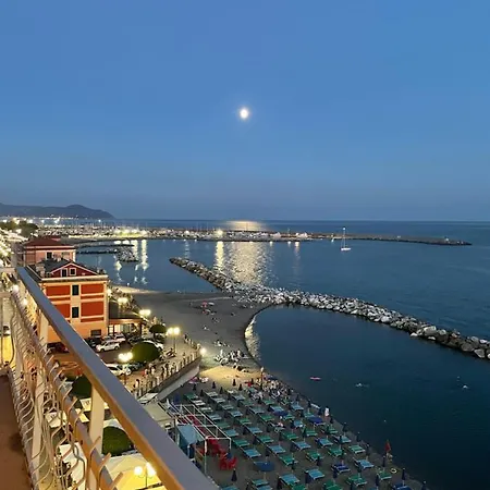 Sea Front Attic Apartment Chiavari
