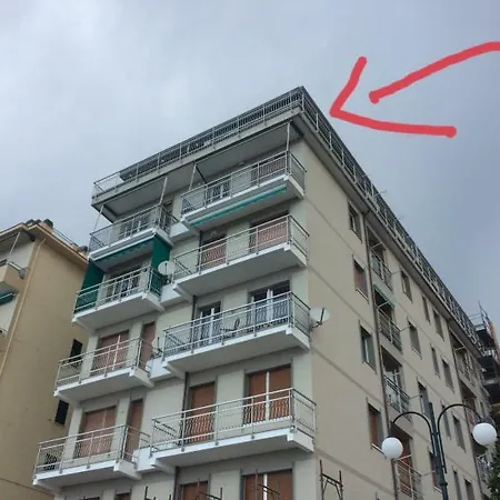 Sea Front Attic Apartman