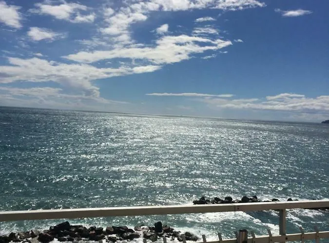 아파트 Sea Front Attic